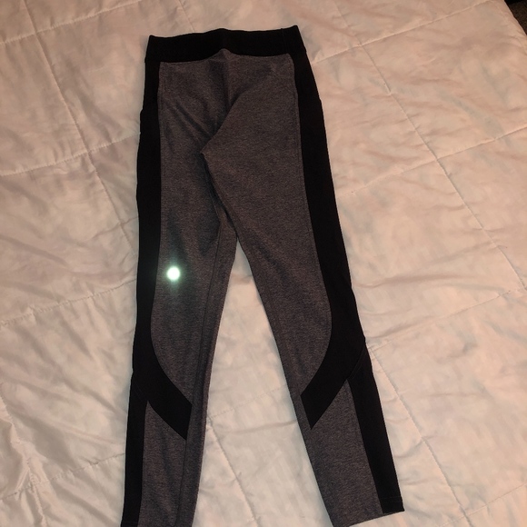 grey w/ black lululemon leggings size 6 - Picture 6 of 6